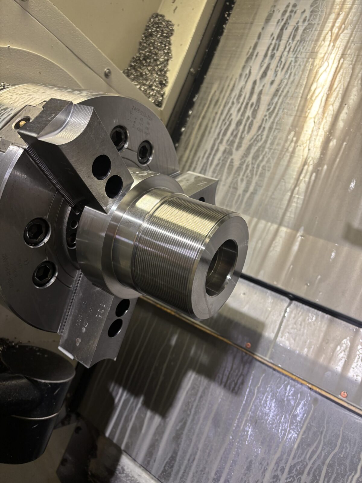 Cena toczenia CNC tulei ze stali kwasoodpornej – przykład elementu stalowego