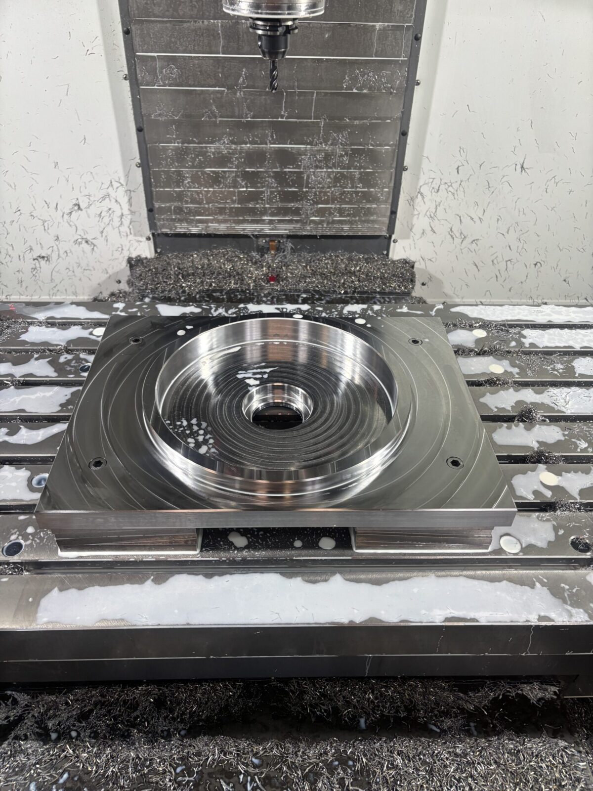 Frezowanie CNC elementu stalowego – proces obróbki