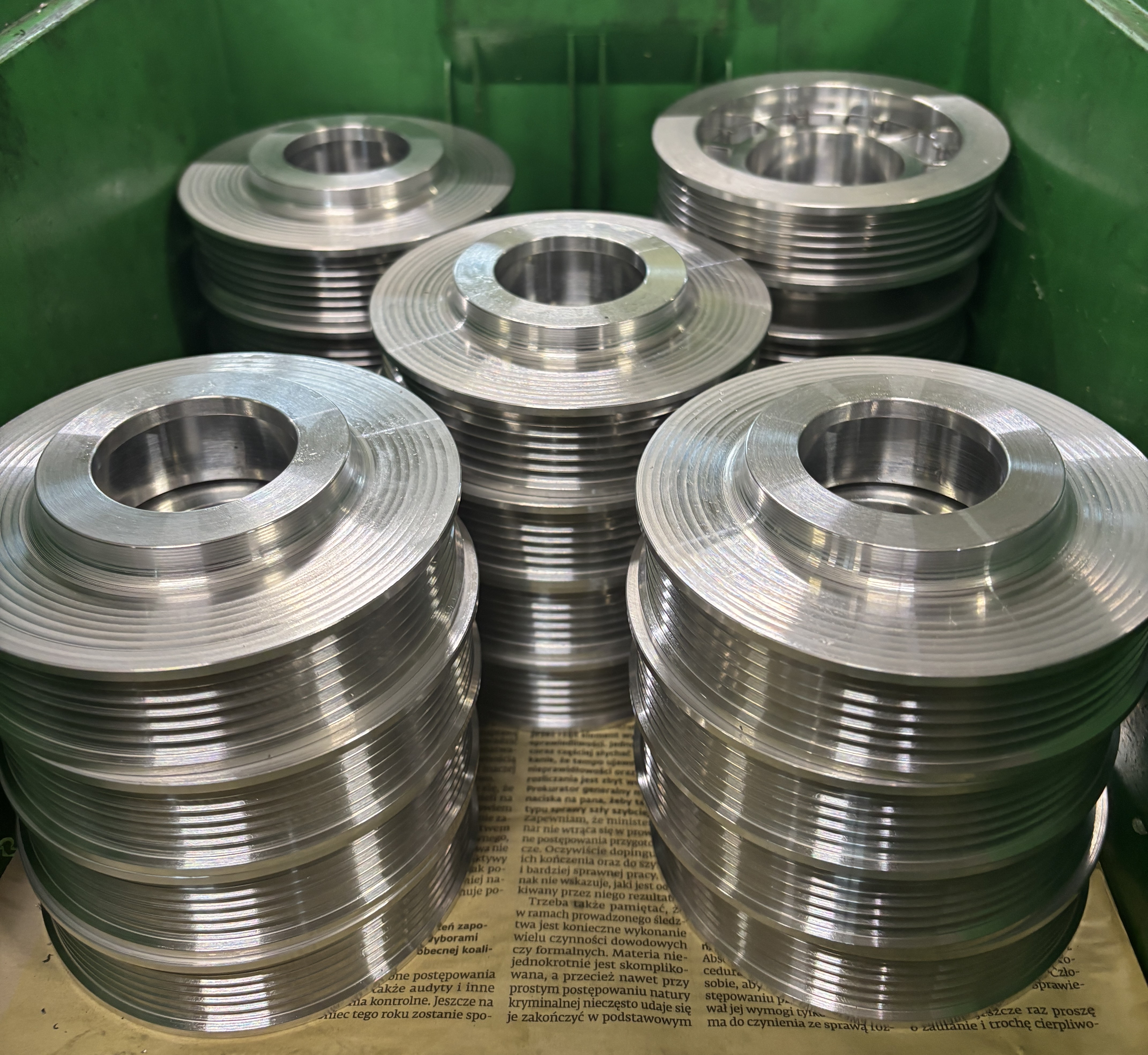 Toczenie wielkoseryjne CNC – gotowe wyroby aluminiowe po obróbce